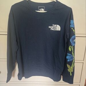 Small North Face Long Sleeve Tee